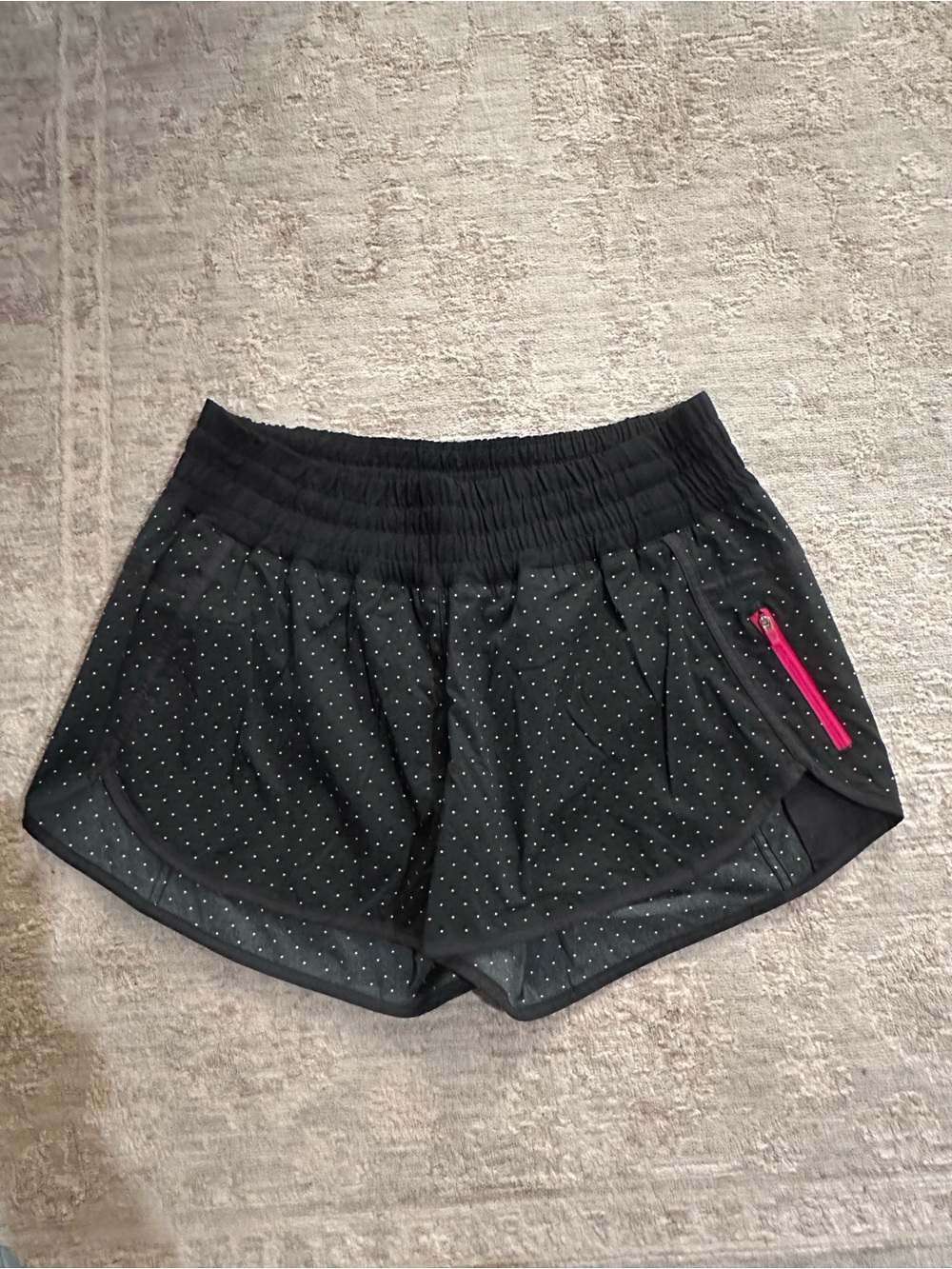 Lululemon Tracker Short II Sweet Spot Black Angel Wing / Black